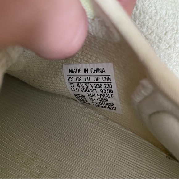 Yeezy 350 V2 butter butters size 5 - Picture 7 of 8